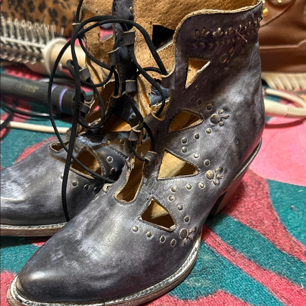 Circle G Women's Black Lace-Up Boots with Cutout Design